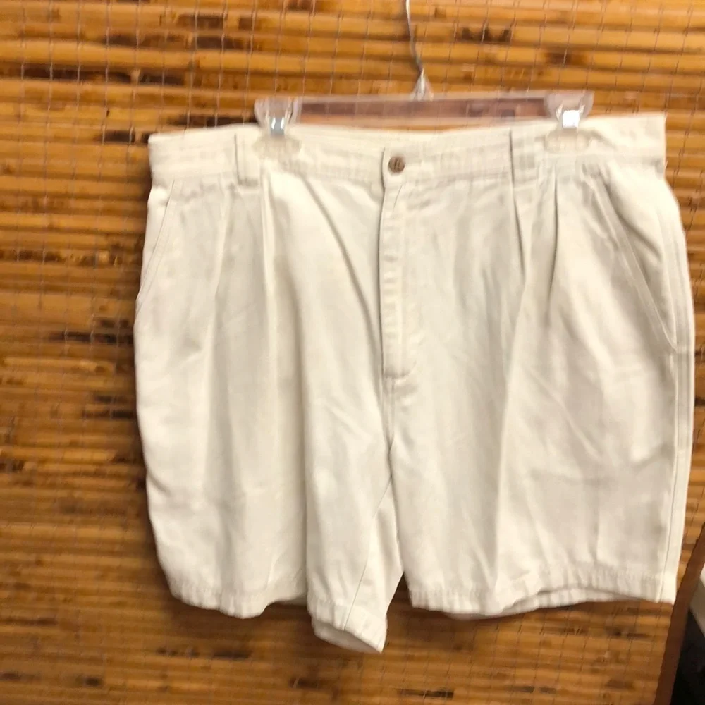 Tommy Bahama khaki shorta